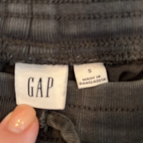 Women’s Gap shorts. Size small - Picture 3 of 4